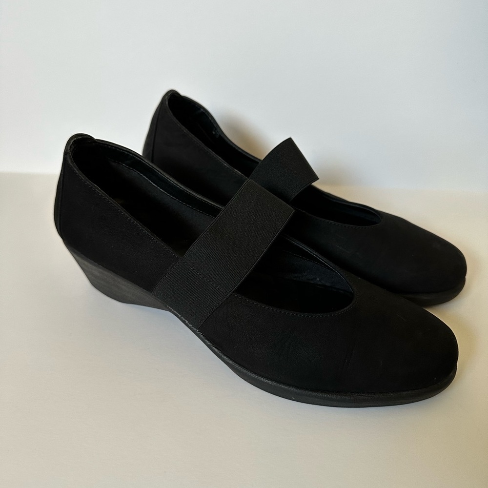 The Flexx Women's Suede Mary Jane Shoes